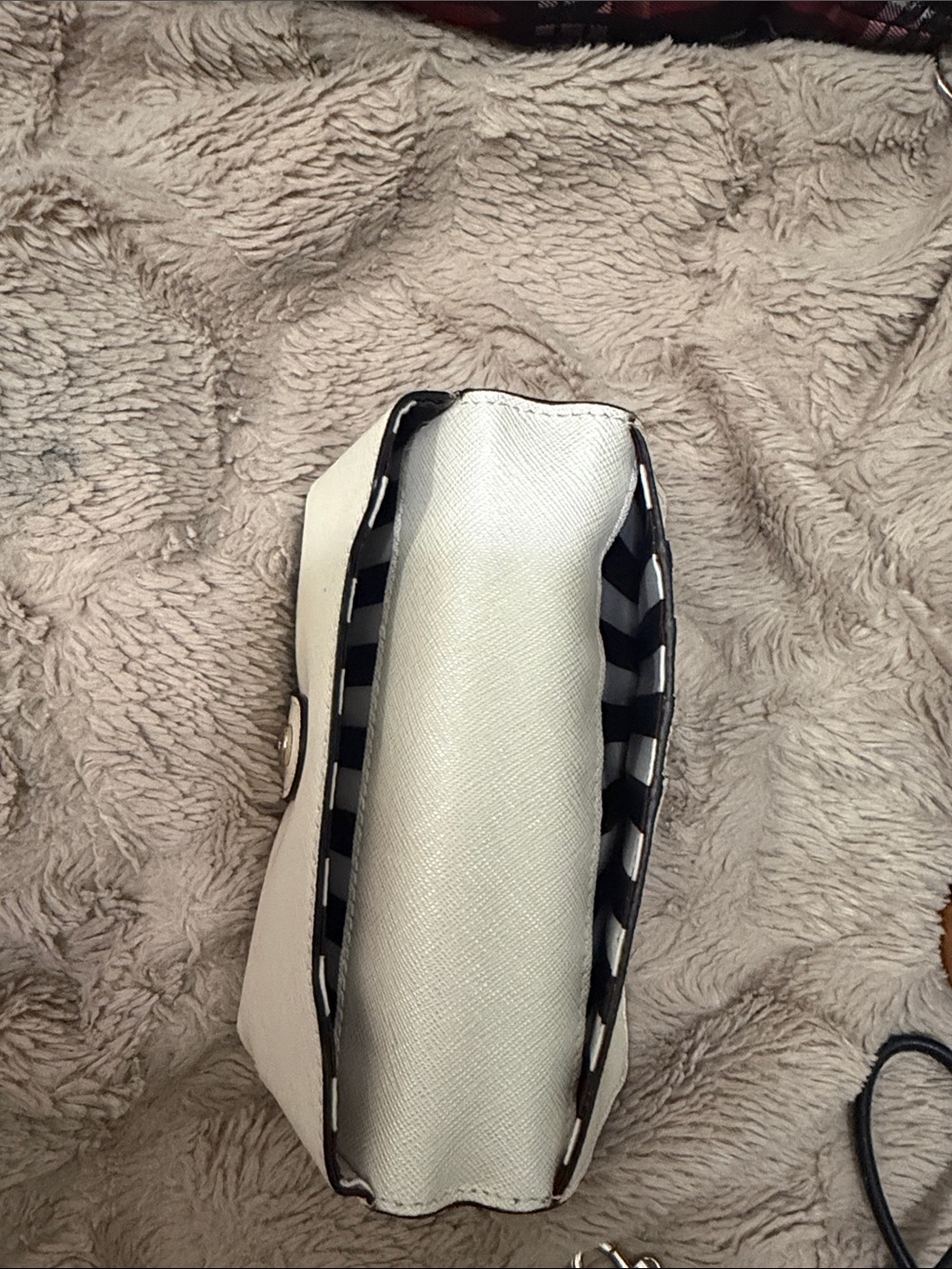 Authentic Henri Bendel Ivory Saffiano Fold Wallet with Gold Plaque - Picture 5 of 9